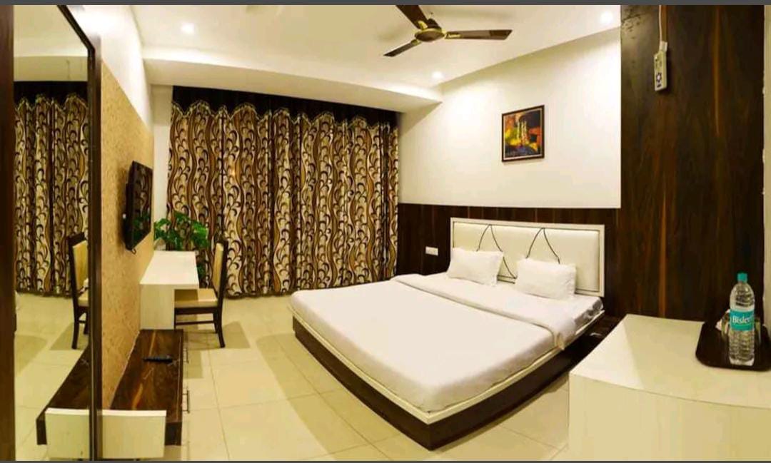 Chintapurni Ji Premium hotel room for 5 Devi Darshan tour from Katra